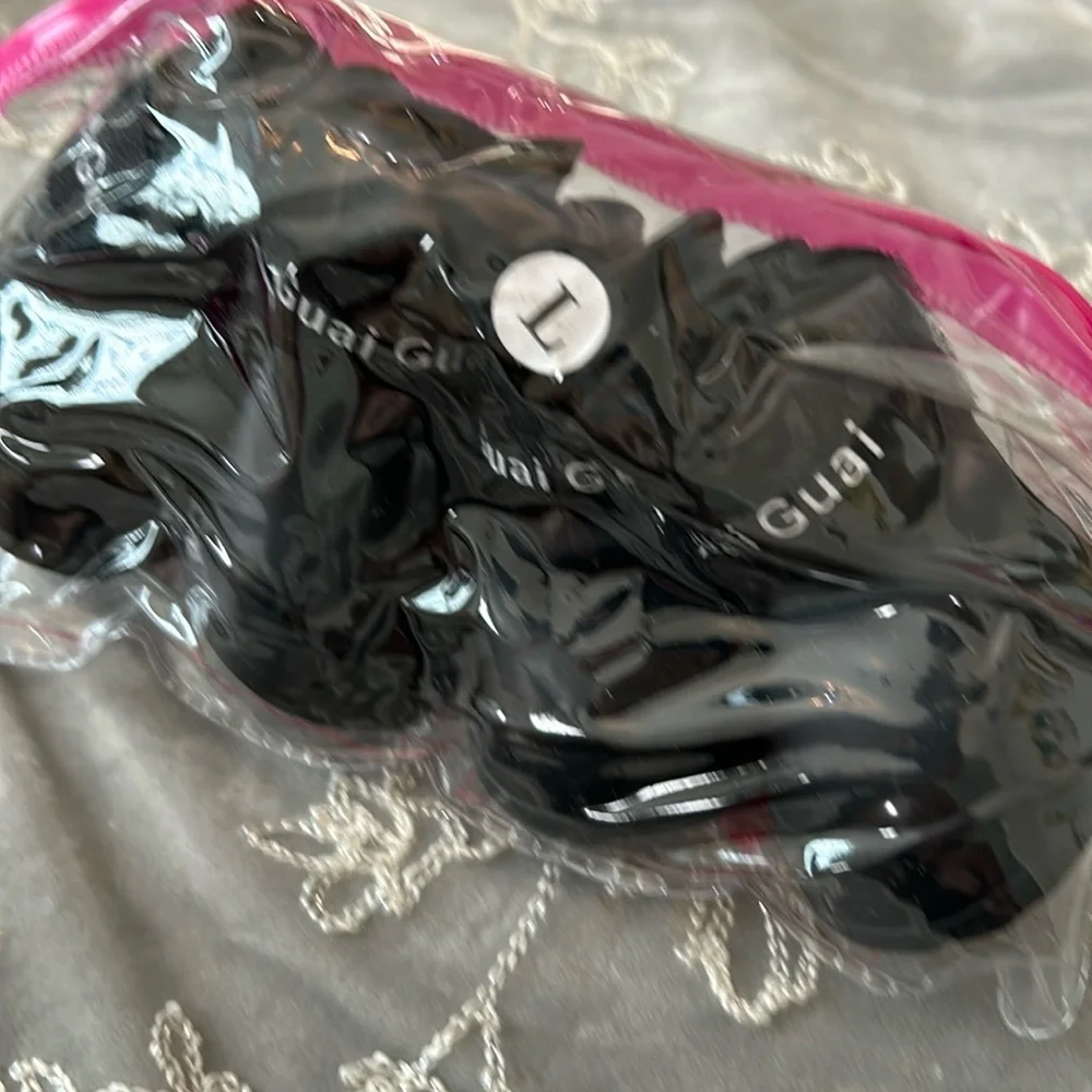 New Pet Shoes Weatherproof Black Adjustable Paw Protection Ha Guai Size Large